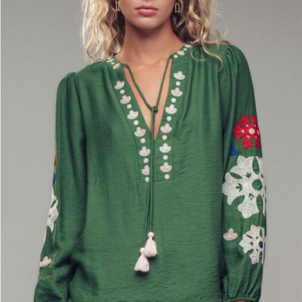 5 for $25 🎉Green Embroidered Women's Top